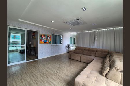 Apartamento à venda com 124m², 3 quartos e 2 vagas Apartamento à venda com 124m², 3 quartos e 2 vagasSala