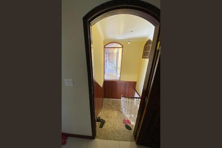 Casa de condomínio à venda com 2502m², 5 quartos e 4 vagas Casa de condomínio à venda com 2502m², 5 quartos e 4 vagasEscada