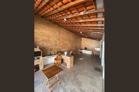 Casa de condomínio à venda com 2502m², 5 quartos e 4 vagas Casa de condomínio à venda com 2502m², 5 quartos e 4 vagasÁrea Gourmet