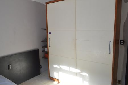 Casa de condomínio à venda com 2502m², 5 quartos e 4 vagas Casa de condomínio à venda com 2502m², 5 quartos e 4 vagasQuato 2