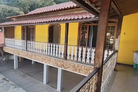 Casa de condomínio à venda com 2502m², 5 quartos e 4 vagas Casa de condomínio à venda com 2502m², 5 quartos e 4 vagasVaranda 2