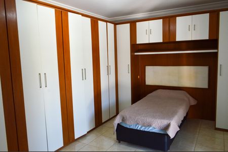 Casa de condomínio à venda com 2502m², 5 quartos e 4 vagas Casa de condomínio à venda com 2502m², 5 quartos e 4 vagasQuato 3