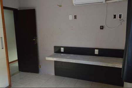 Casa de condomínio à venda com 2502m², 5 quartos e 4 vagas Casa de condomínio à venda com 2502m², 5 quartos e 4 vagasQuato 2