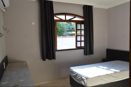 Casa de condomínio à venda com 2502m², 5 quartos e 4 vagas Casa de condomínio à venda com 2502m², 5 quartos e 4 vagasQuato 2