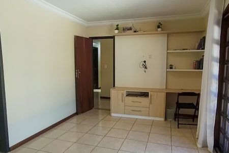 Casa de condomínio à venda com 2502m², 5 quartos e 4 vagas Casa de condomínio à venda com 2502m², 5 quartos e 4 vagasSuíte 2