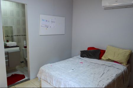 Casa de condomínio à venda com 2502m², 5 quartos e 4 vagas Casa de condomínio à venda com 2502m², 5 quartos e 4 vagasSuíte 1