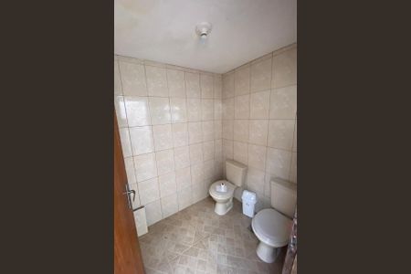 Casa de condomínio à venda com 2502m², 5 quartos e 4 vagas Casa de condomínio à venda com 2502m², 5 quartos e 4 vagasBanheiro de Serviço 1