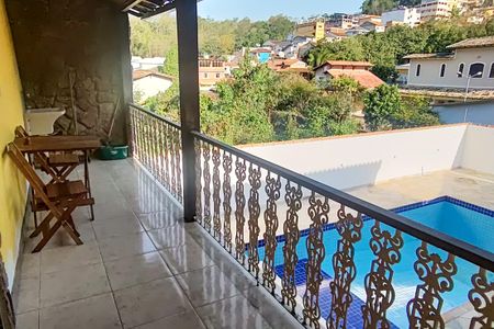 Casa de condomínio à venda com 2502m², 5 quartos e 4 vagas Casa de condomínio à venda com 2502m², 5 quartos e 4 vagasVaranda 2