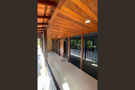 Casa de condomínio à venda com 2502m², 5 quartos e 4 vagas Casa de condomínio à venda com 2502m², 5 quartos e 4 vagasVaranda 1