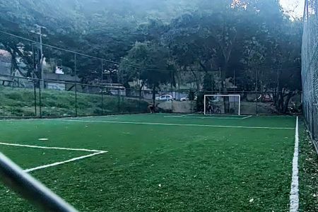 Casa de condomínio à venda com 2502m², 5 quartos e 4 vagas Casa de condomínio à venda com 2502m², 5 quartos e 4 vagasQuadra