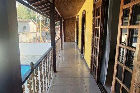 Casa de condomínio à venda com 2502m², 5 quartos e 4 vagas Casa de condomínio à venda com 2502m², 5 quartos e 4 vagasVaranda 2