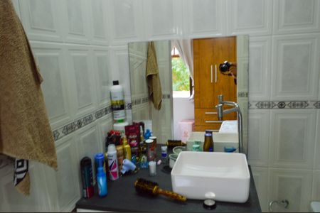 Casa de condomínio à venda com 2502m², 5 quartos e 4 vagas Casa de condomínio à venda com 2502m², 5 quartos e 4 vagasBanheiro da Suíte 1