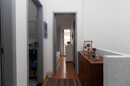 Casa à venda com 133m², 3 quartos e 2 vagas Casa à venda com 133m², 3 quartos e 2 vagasHall da escada