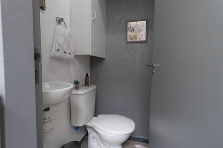 Casa à venda com 133m², 3 quartos e 2 vagas Casa à venda com 133m², 3 quartos e 2 vagasBanheiro de serviço