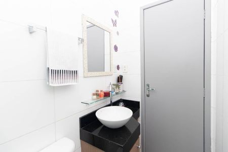 Casa à venda com 133m², 3 quartos e 2 vagas Casa à venda com 133m², 3 quartos e 2 vagasBanheiro Social