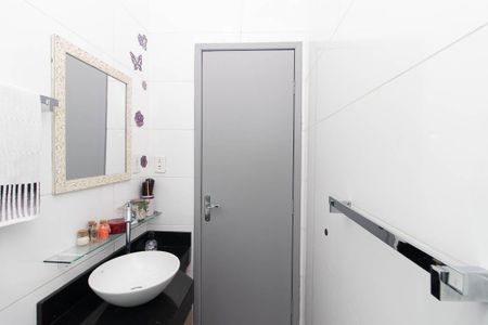 Casa à venda com 133m², 3 quartos e 2 vagas Casa à venda com 133m², 3 quartos e 2 vagasBanheiro Social