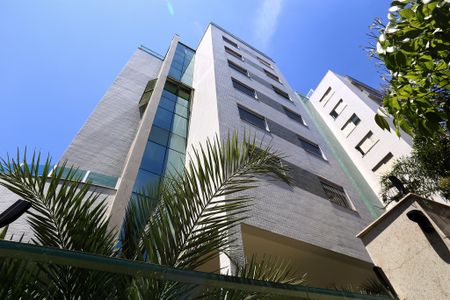 Apartamento à venda com 240m², 3 quartos e 5 vagasFachada