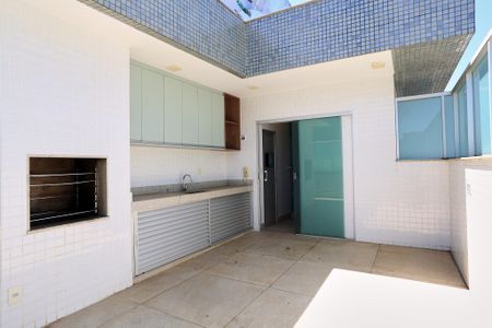 Apartamento à venda com 240m², 3 quartos e 5 vagasCobertura