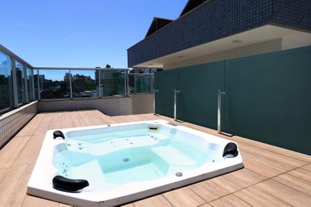 Apartamento à venda com 240m², 3 quartos e 5 vagasCobertura