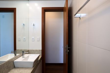 Apartamento à venda com 240m², 3 quartos e 5 vagasBanheiro da Suíte