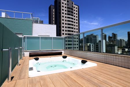 Apartamento à venda com 240m², 3 quartos e 5 vagasCobertura