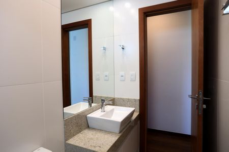 Apartamento à venda com 240m², 3 quartos e 5 vagasBanheiro da Suíte