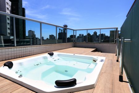 Apartamento à venda com 240m², 3 quartos e 5 vagasCobertura