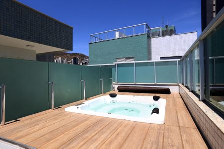 Apartamento à venda com 240m², 3 quartos e 5 vagasCobertura