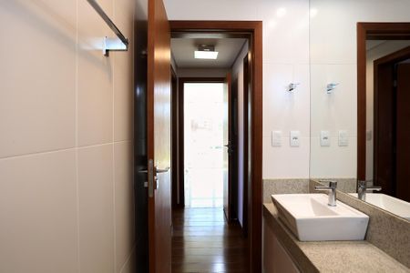Apartamento à venda com 240m², 3 quartos e 5 vagasBanheiro