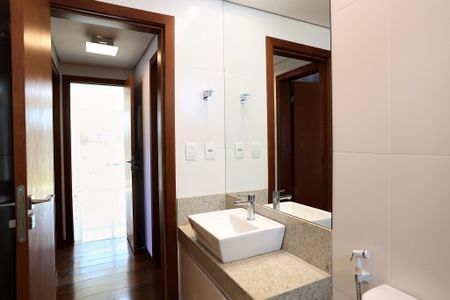 Apartamento à venda com 240m², 3 quartos e 5 vagasBanheiro