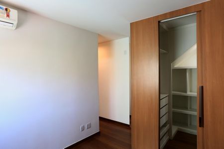 Apartamento à venda com 240m², 3 quartos e 5 vagasSuíte