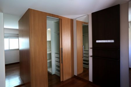 Apartamento à venda com 240m², 3 quartos e 5 vagasSuíte