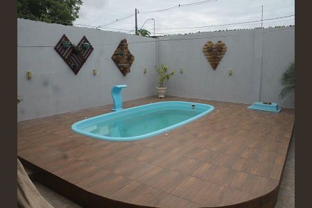 Casa à venda com 180m², 3 quartos e 2 vagasPiscina