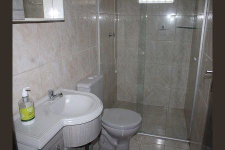 Banheiro  de casa à venda com 3 quartos, 180m² em Costa E Silva, Porto Alegre