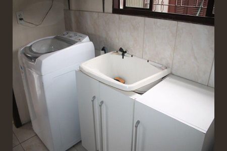 Casa à venda com 180m², 3 quartos e 2 vagasÁrea de Serviço