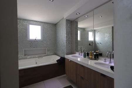 Apartamento para alugar com 265m², 4 quartos e 4 vagasBanheiro da Suíte 