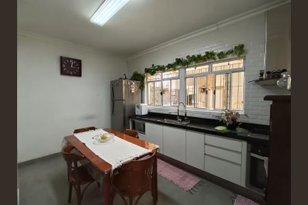 Casa à venda com 190m², 3 quartos e 2 vagasCozinha