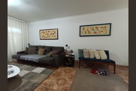 Casa à venda com 190m², 3 quartos e 2 vagasSala