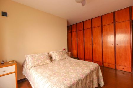 Casa à venda com 407m², 4 quartos e 4 vagas