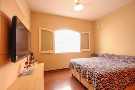 Casa à venda com 407m², 4 quartos e 4 vagas