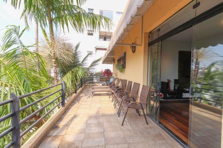 Casa à venda com 407m², 4 quartos e 4 vagas