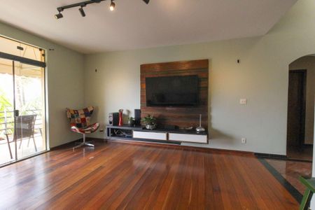 Casa à venda com 4 quartos, 407m² em Buritis, Belo Horizonte