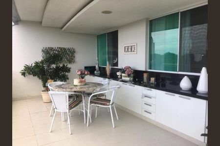 Apartamento à venda com 286m², 4 quartos e 2 vagas