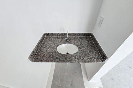 Apartamento à venda com 34m², 2 quartos e sem vaga Apartamento à venda com 34m², 2 quartos e sem vagaBanheiro Social