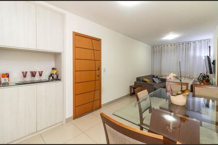 Sala de apartamento à venda com 3 quartos, 133m² em Sagrada Família, Belo Horizonte