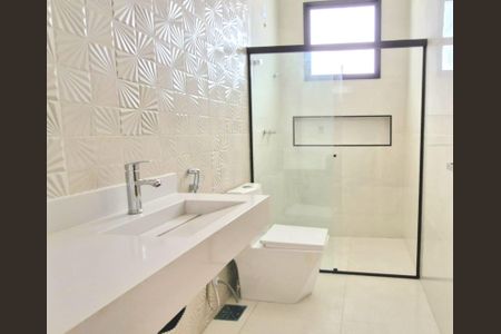 Casa à venda com 199m², 3 quartos e 3 vagas Casa à venda com 199m², 3 quartos e 3 vagasBanheiro da Suíte