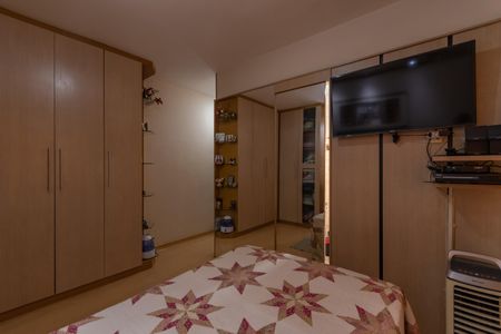 Apartamento à venda com 83m², 3 quartos e 2 vagas Apartamento à venda com 83m², 3 quartos e 2 vagasSuíte