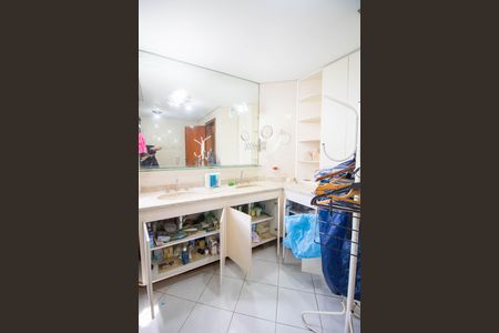 Apartamento para alugar com 589m², 4 quartos e 3 vagasBanheiro Social