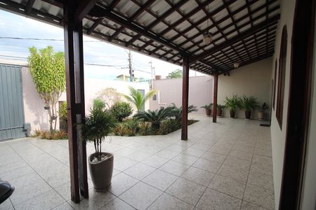 Casa à venda com 420m², 3 quartos e 5 vagasQuintal