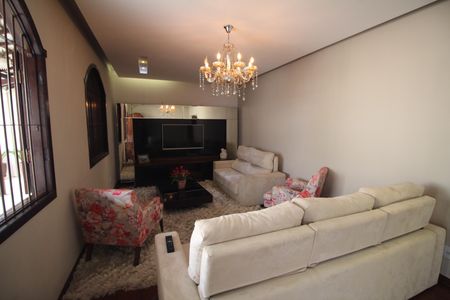 Sala de casa à venda com 3 quartos, 420m² em Tirol (Barreiro), Contagem